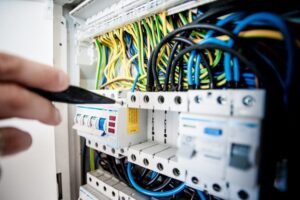 Emergency electrician in London